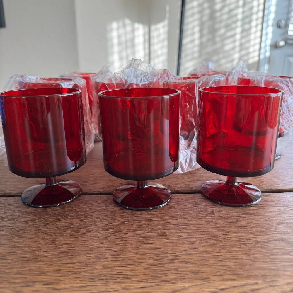 Crate & Barrel Stick Acrylic Beverage/Wine Glass